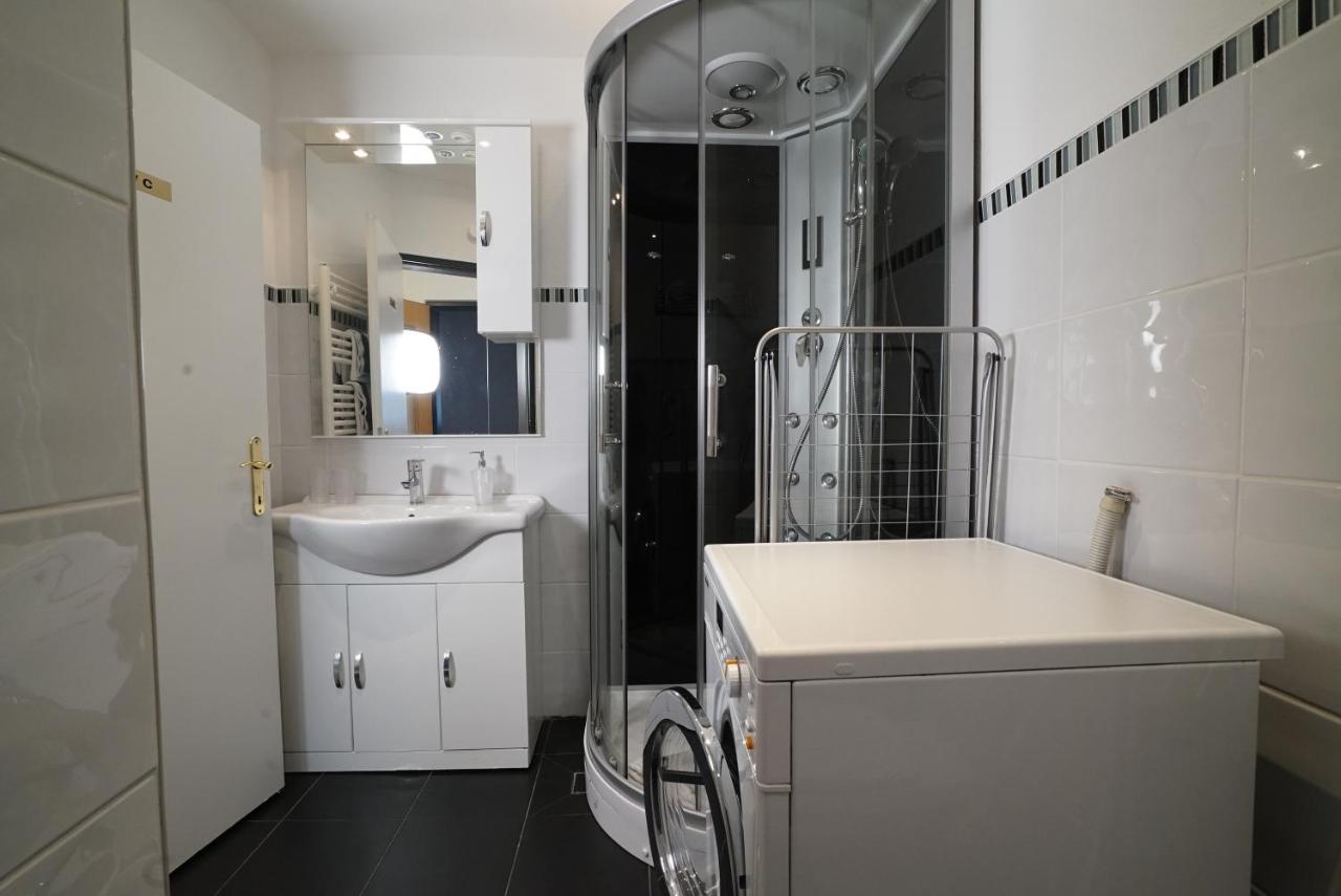 Stylish & Spacious Apartment With Patio Stams Exteriör bild
